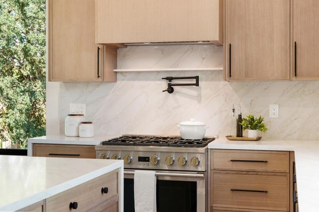 401 East St, Roseville, CA 95678