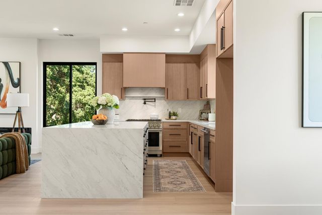 401 East St, Roseville, CA 95678