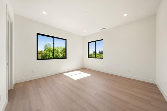 401 East St, Roseville, CA 95678