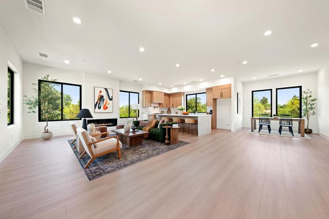 401 East St, Roseville, CA 95678