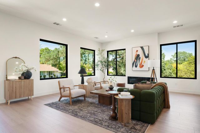 401 East St, Roseville, CA 95678