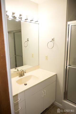 494 Harris Avenue B, Middlesex, NJ 08846