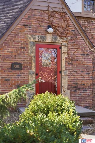 3315 S 17th Street, Lincoln, NE 68502