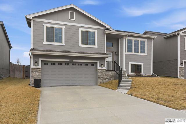 7801 N 147th Avenue, Bennington, NE 68007