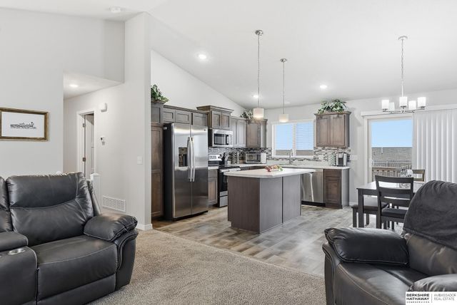 7801 N 147th Avenue, Bennington, NE 68007