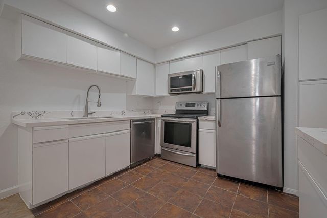 16800 Sugar Pine Drive D 28, Houston, TX 77090