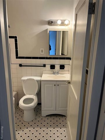 2900 Orchard Lake Road 3, Keego Harbor, MI 48320