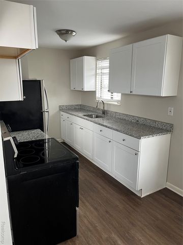 2900 Orchard Lake Road 3, Keego Harbor, MI 48320