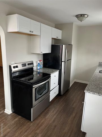 2900 Orchard Lake Road 3, Keego Harbor, MI 48320