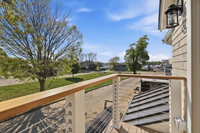 10 Vesper Ave, Falmouth, MA 02540