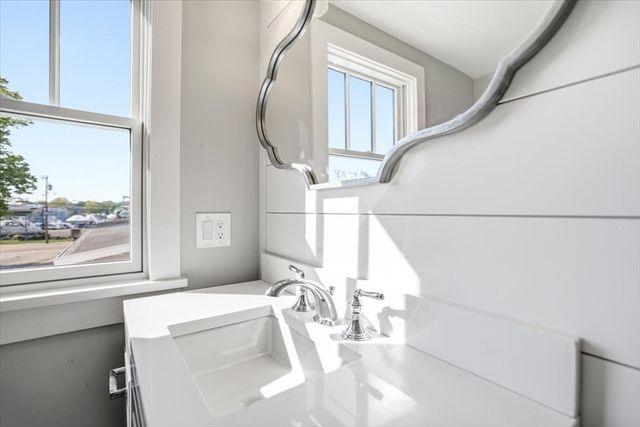 10 Vesper Ave, Falmouth, MA 02540