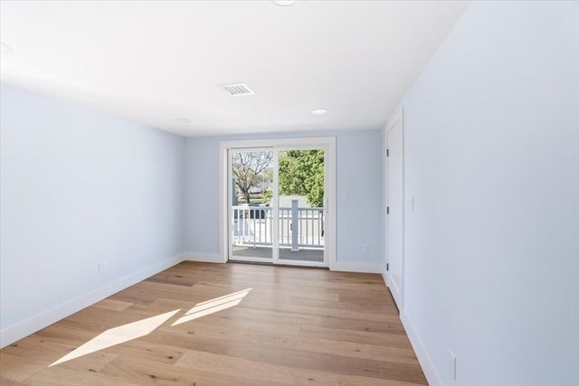 10 Vesper Ave, Falmouth, MA 02540