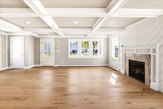 10 Vesper Ave, Falmouth, MA 02540