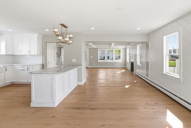 10 Vesper Ave, Falmouth, MA 02540
