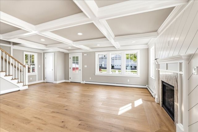 10 Vesper Ave, Falmouth, MA 02540