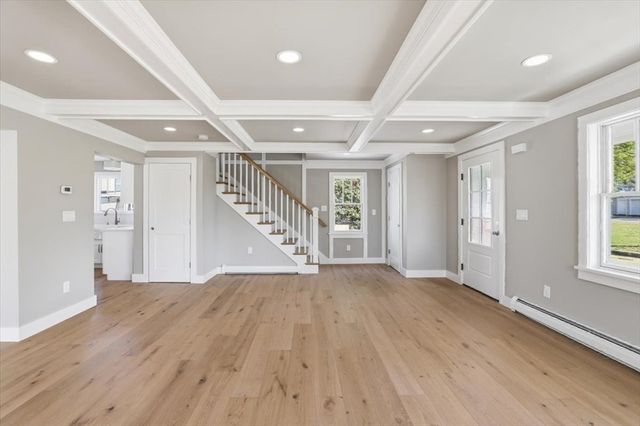 10 Vesper Ave, Falmouth, MA 02540
