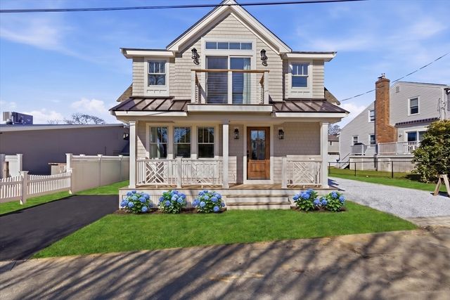 10 Vesper Ave, Falmouth, MA 02540