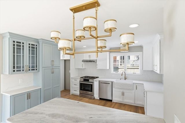10 Vesper Ave, Falmouth, MA 02540