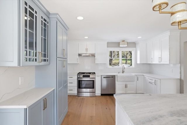 10 Vesper Ave, Falmouth, MA 02540