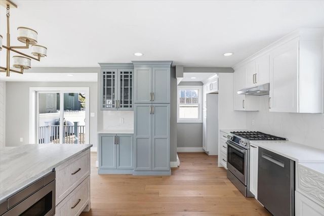 10 Vesper Ave, Falmouth, MA 02540