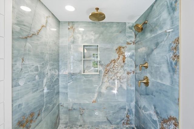 10 Vesper Ave, Falmouth, MA 02540
