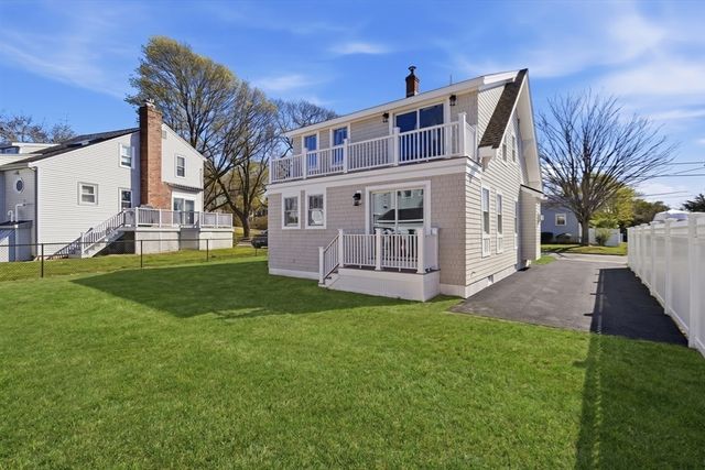10 Vesper Ave, Falmouth, MA 02540