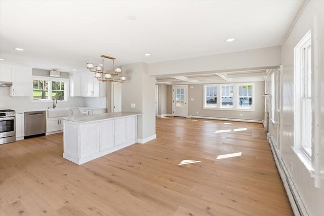 10 Vesper Ave, Falmouth, MA 02540