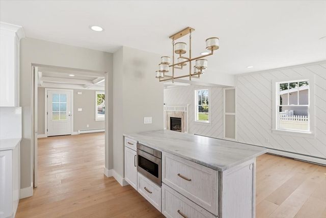 10 Vesper Ave, Falmouth, MA 02540