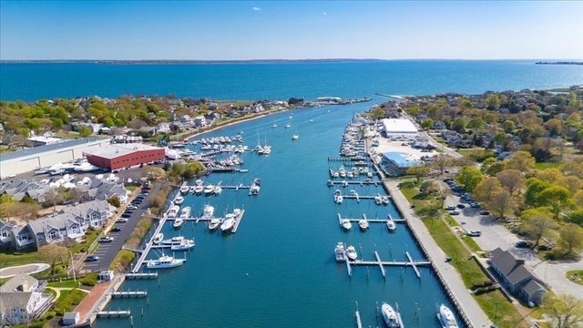 10 Vesper Ave, Falmouth, MA 02540