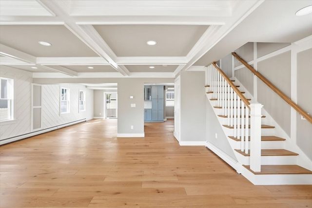 10 Vesper Ave, Falmouth, MA 02540