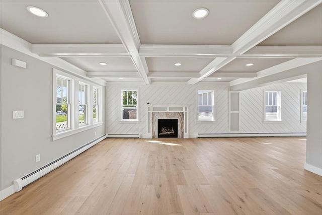 10 Vesper Ave, Falmouth, MA 02540