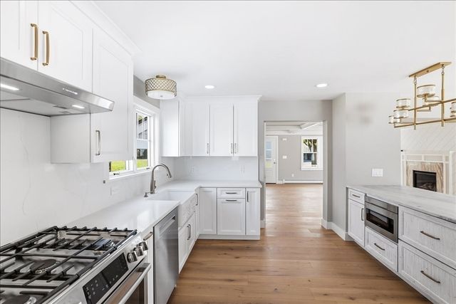 10 Vesper Ave, Falmouth, MA 02540