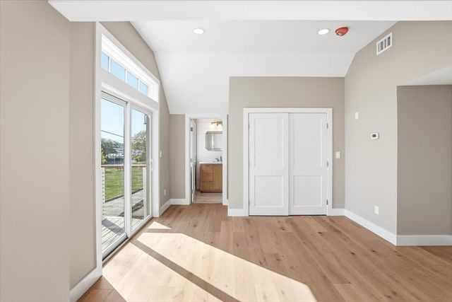 10 Vesper Ave, Falmouth, MA 02540