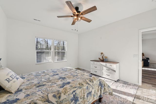 3567 Farmfield Drive, Claremont, NC 28610