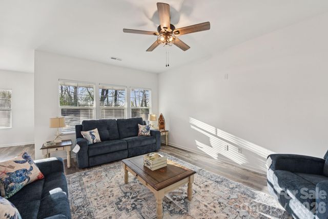 3567 Farmfield Drive, Claremont, NC 28610