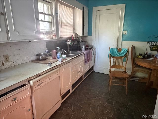 2454 Whitney Avenue, Niagara Falls, NY 14301