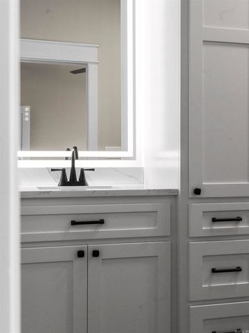 28 Darro Way, Hot Springs Village, AR 71909