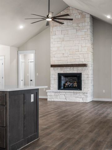 28 Darro Way, Hot Springs Village, AR 71909