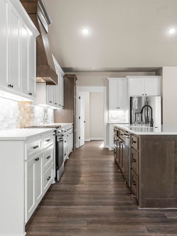 28 Darro Way, Hot Springs Village, AR 71909