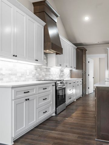 28 Darro Way, Hot Springs Village, AR 71909