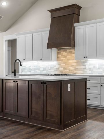 28 Darro Way, Hot Springs Village, AR 71909