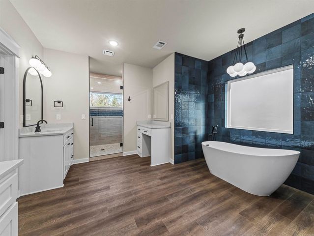 28 Darro Way, Hot Springs Village, AR 71909