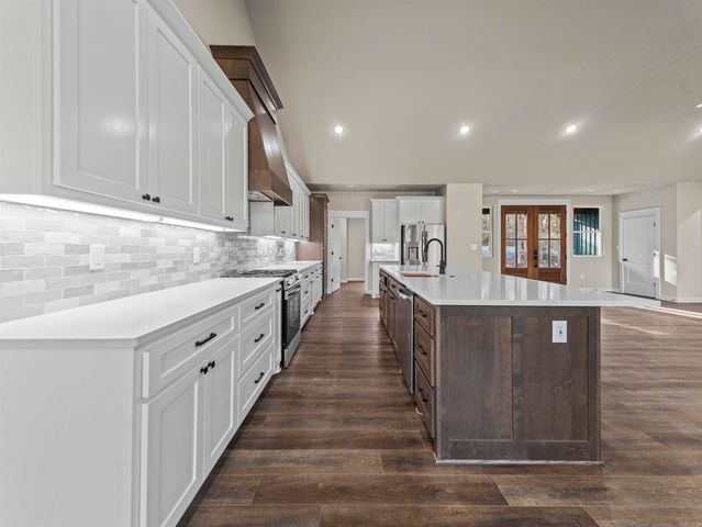 28 Darro Way, Hot Springs Village, AR 71909