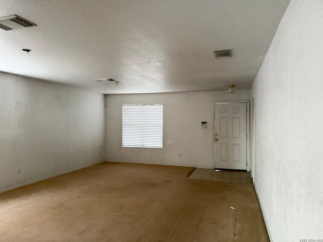 1310 SUNBEND FLS, San Antonio, TX 78224