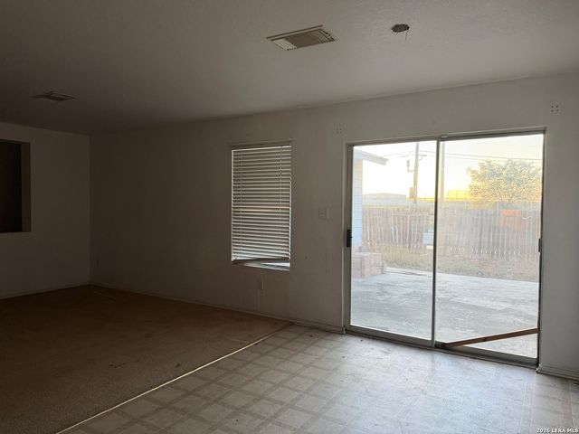 1310 SUNBEND FLS, San Antonio, TX 78224