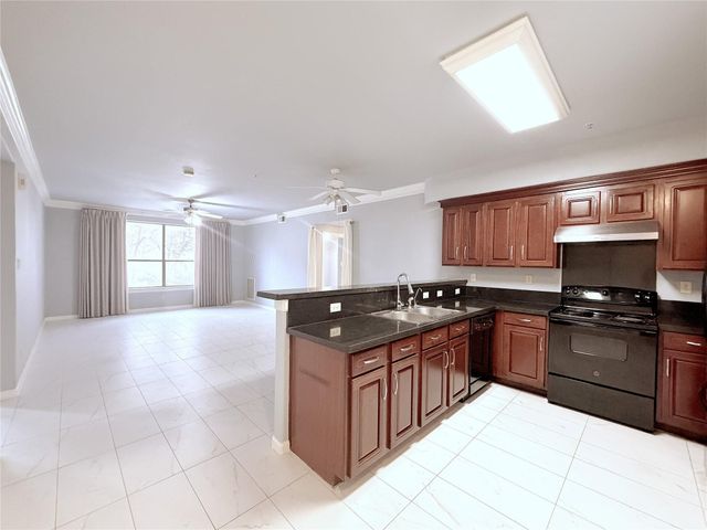 6611 W Sam Houston Parkway S 1G, Houston, TX 77072