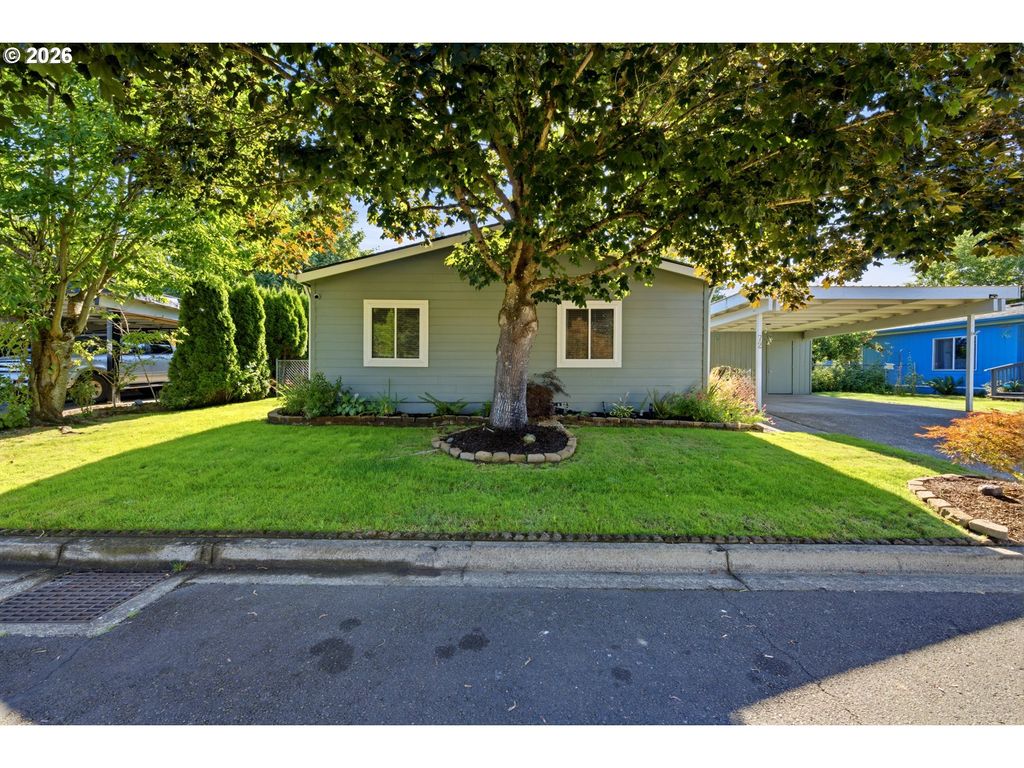 Image 1 of property listing at 655 Ne BURNETT Rd, Mc Minnville, OR 97128