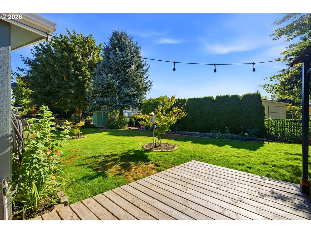 Image 18 of property listing at 655 Ne BURNETT Rd 72, Mc Minnville, OR 97128
