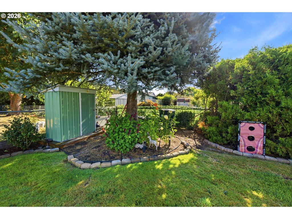 Image 19 of property listing at 655 Ne BURNETT Rd 72, Mc Minnville, OR 97128