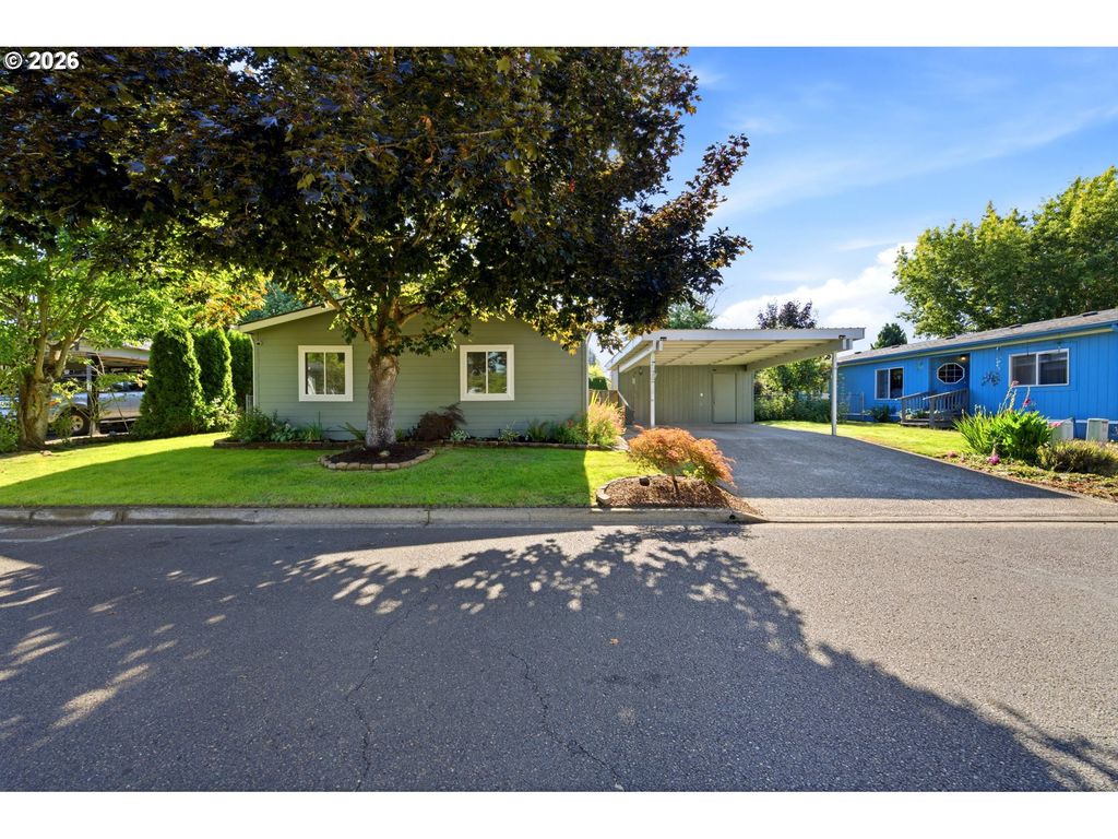 Image 2 of property listing at 655 Ne BURNETT Rd 72, Mc Minnville, OR 97128